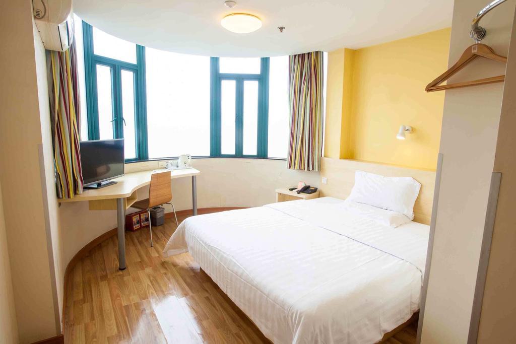 7Days Inn Hangzhou Xiasha Gaosha Subway Station Business Street Room photo